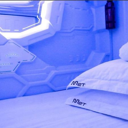 Met A Space Pod At Arab Street Singapura Exterior foto