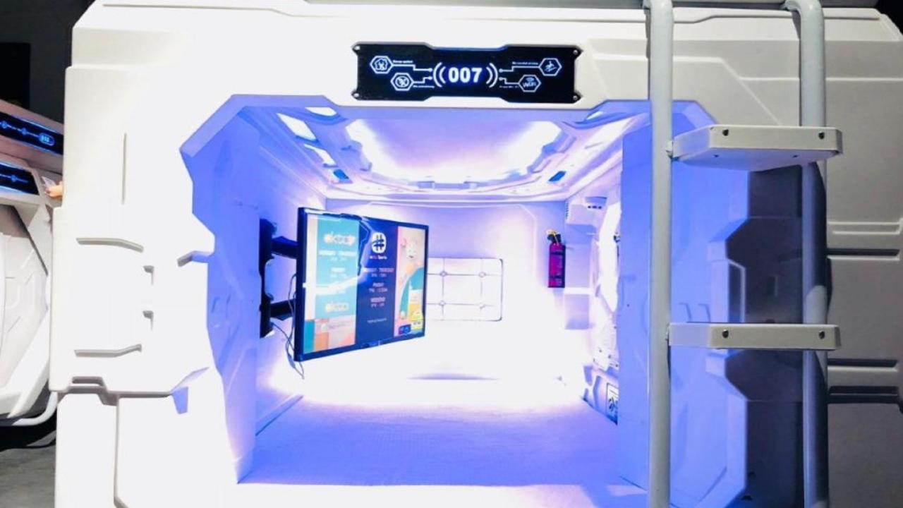 Met A Space Pod At Arab Street Singapura Exterior foto