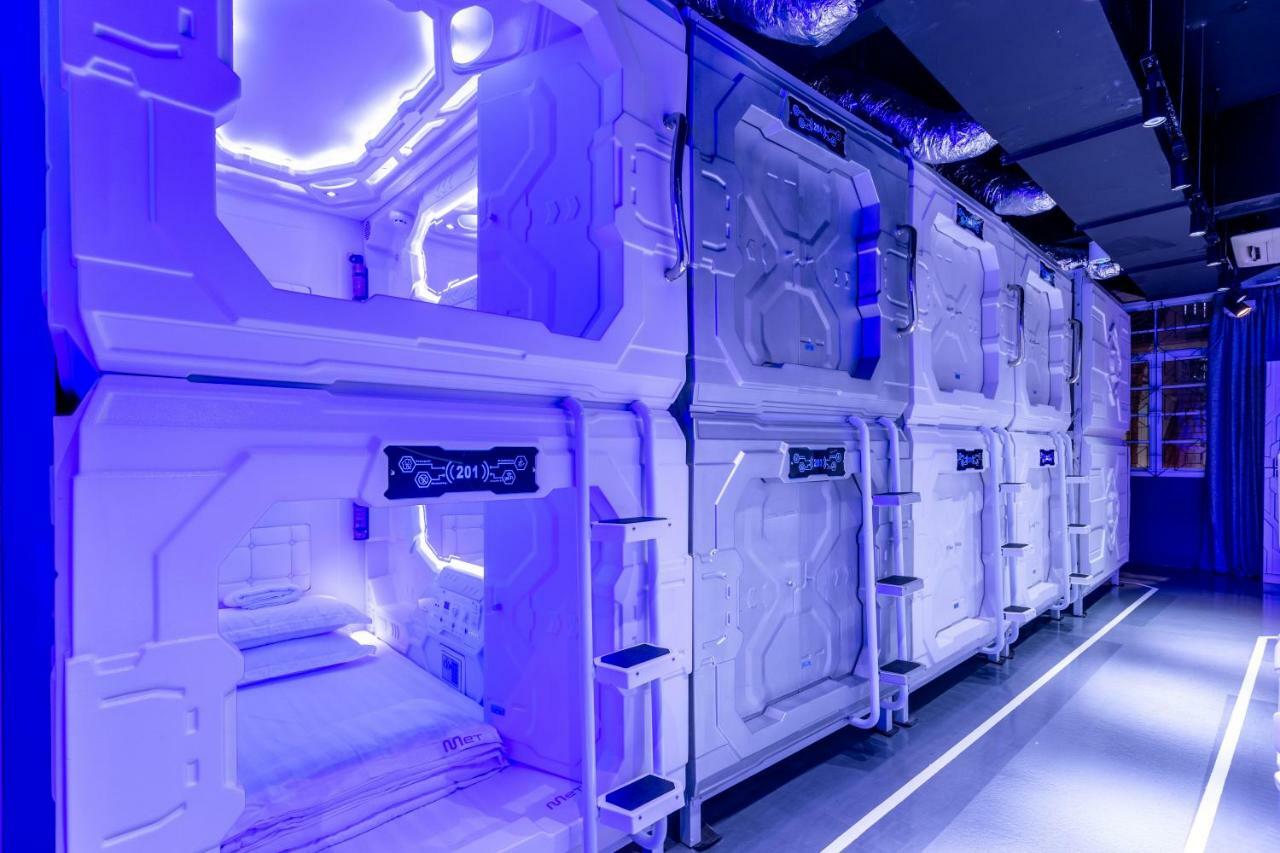Met A Space Pod At Arab Street Singapura Exterior foto