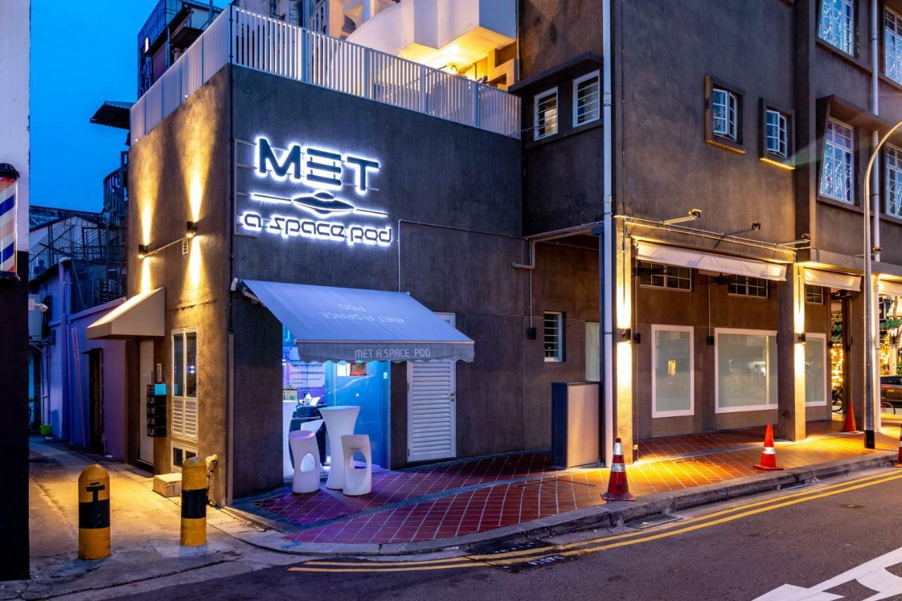 Met A Space Pod At Arab Street Singapura Exterior foto