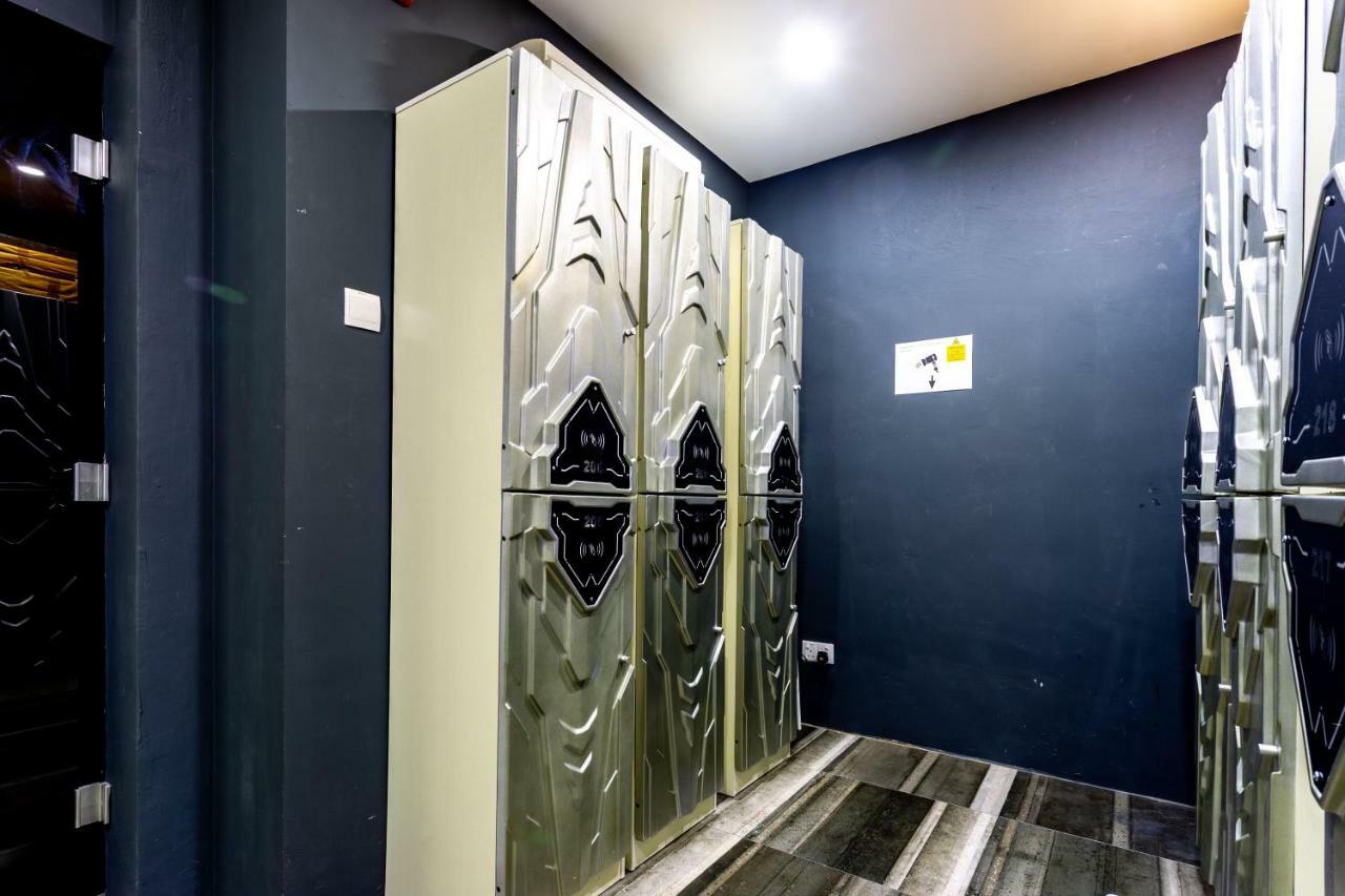 Met A Space Pod At Arab Street Singapura Exterior foto